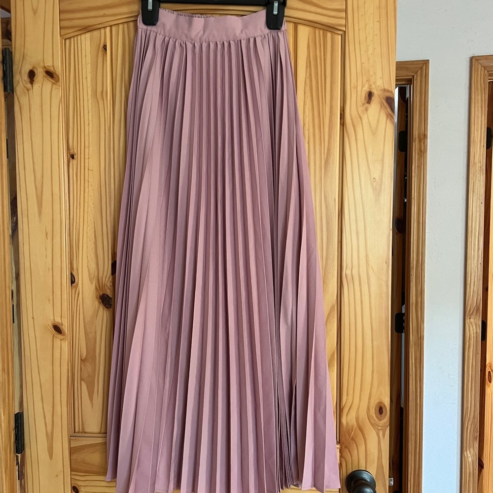 Elegant Pink Pleated Skirt